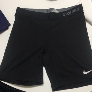 Black Nike Pro 6” shorts, size M